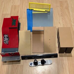 10pc Misc Tech Deck/ Flick Trix Skatepark Set with Mini Snowboard included